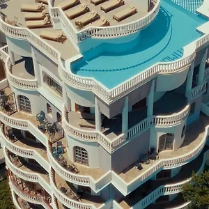 Monte Cristo - Rooftop Pool Hotell